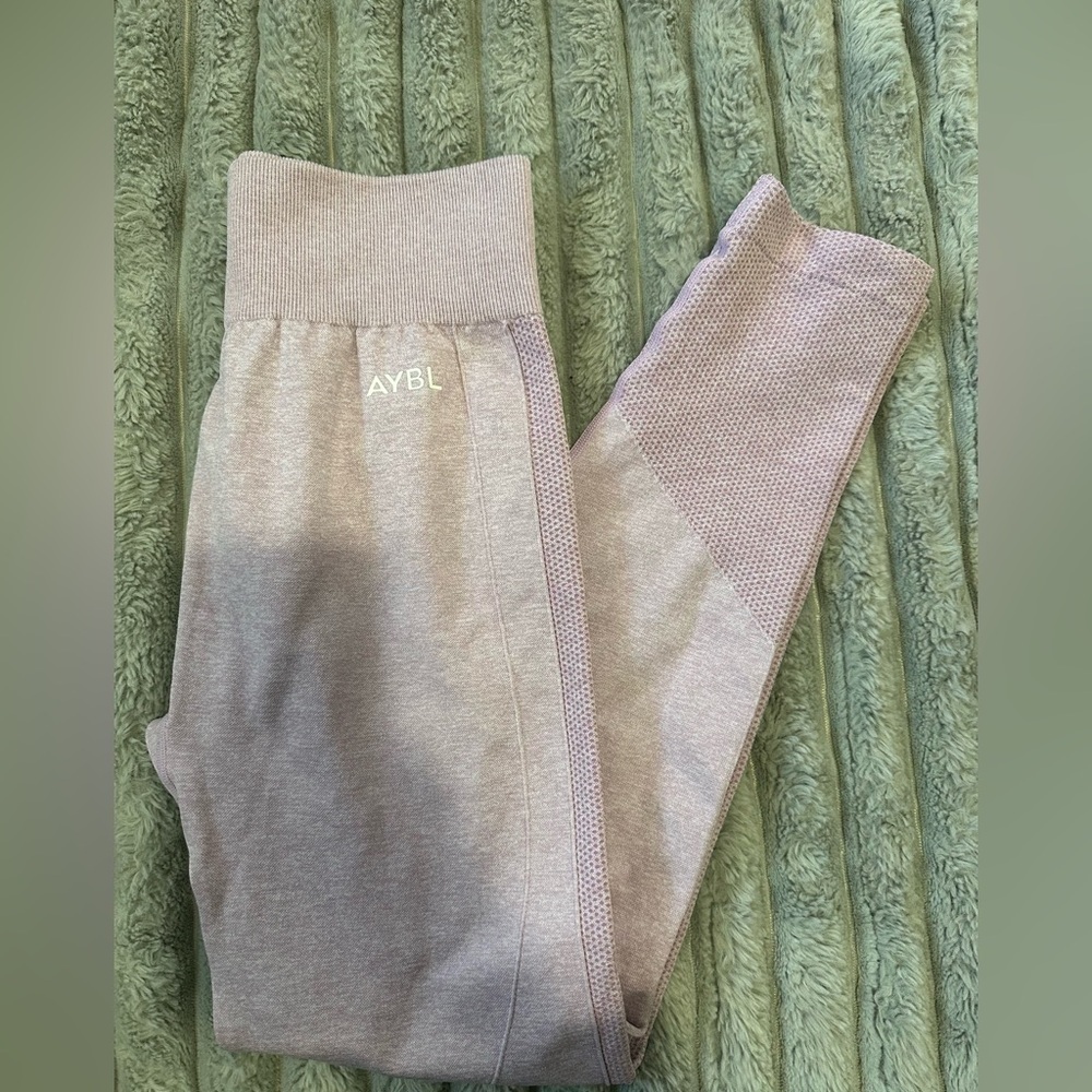AYBL seamless legging size medium - Picture 3 of 4